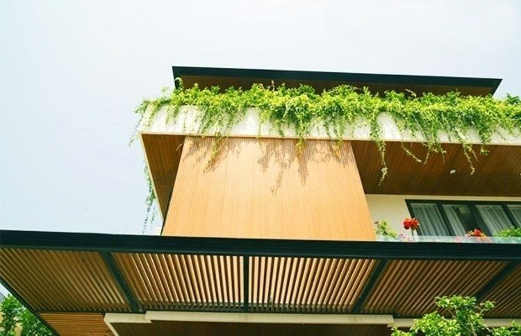 Mẫu lam gỗ ốp mặt tiền đẹp, sang trọng
