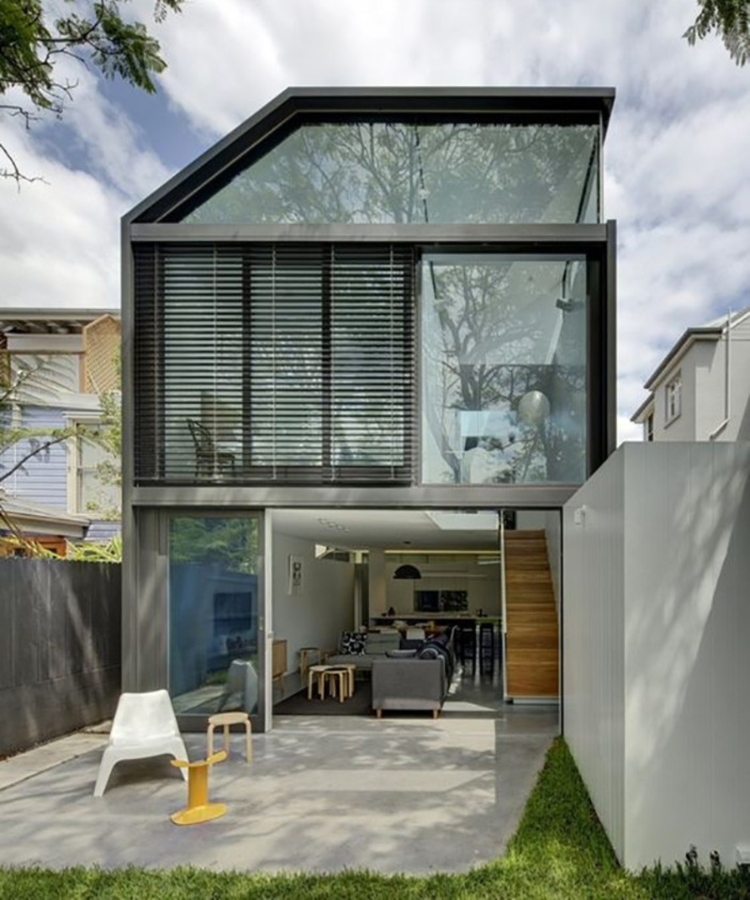 Mẫu nhà tiền chế 2 tầng diện tích 5x20 đẹp với hệ cửa kính lớn 