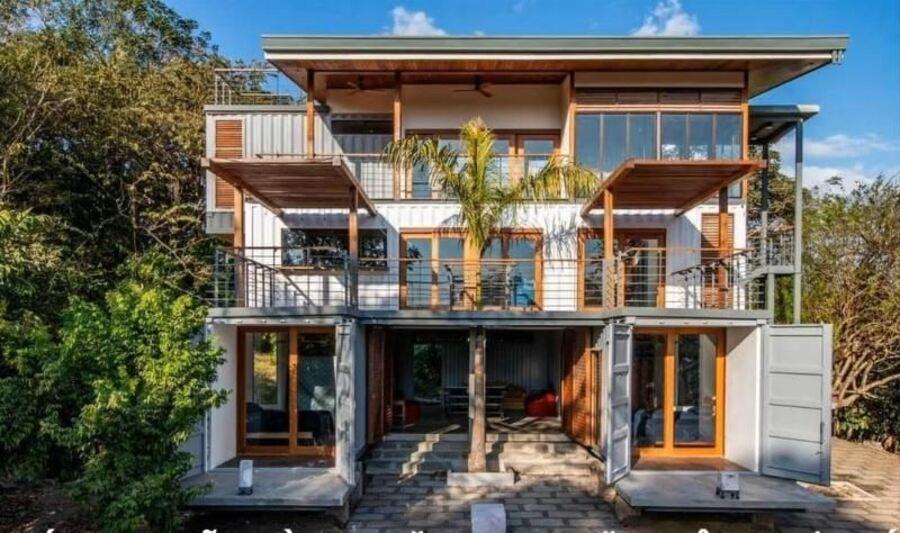 Mẫu nhà container 3 tầng với thiết kế mới, hiện đại