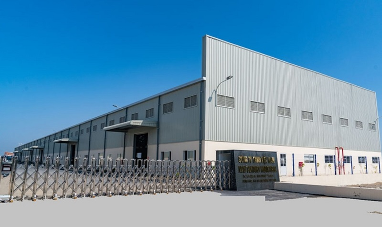 Mẫu nhà xưởng có tường kết hợp mái tôn