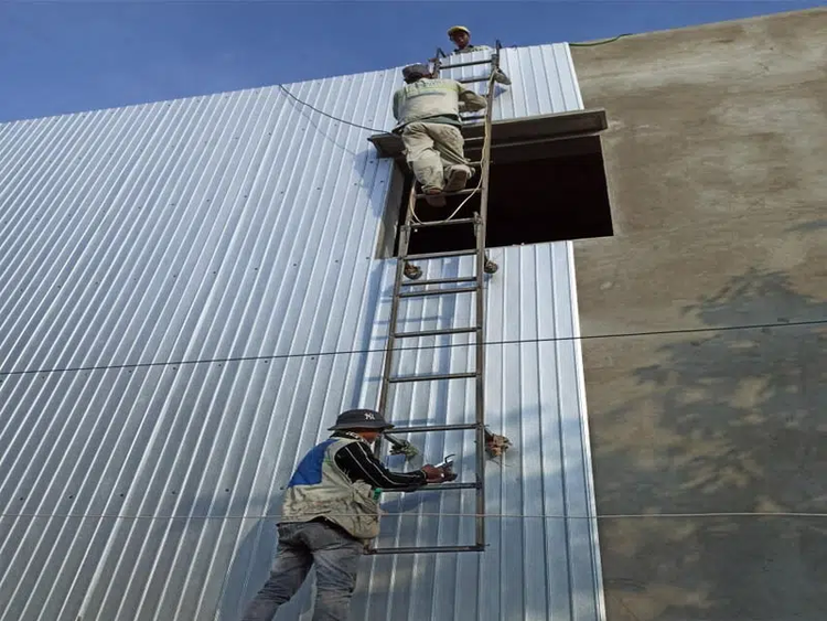 tôn chống nóng tường nhà ngoài trời