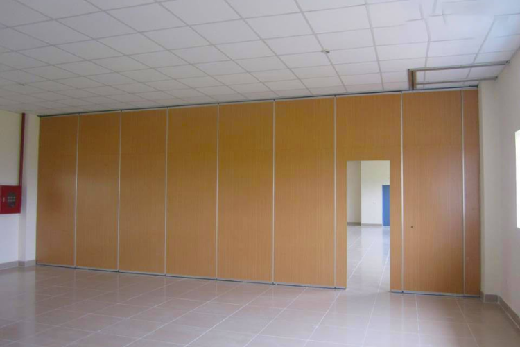 Vách ngăn phòng ngủ kín đáo bằng tấm Alu giá rẻ