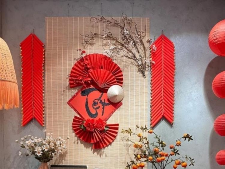 Trang trí nhà cửa ngày Tết bằng tranh chữ thập