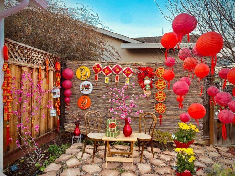 Trang trí nhà cửa đón Tết ngoài sân