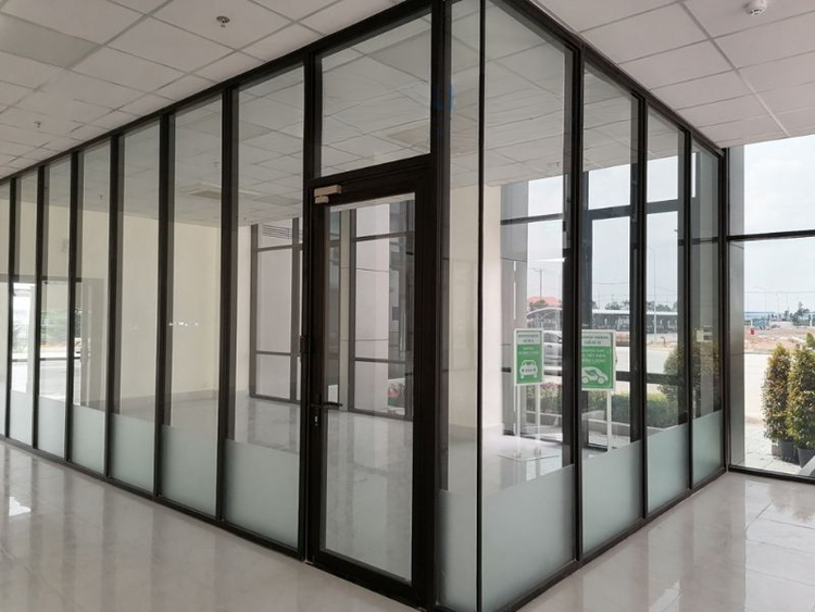 Vách ngăn văn phòng làm việc bằng nhôm kính cao cấp 