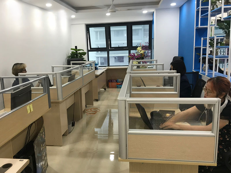 Vách ngăn văn phòng gỗ kính khung nhôm 