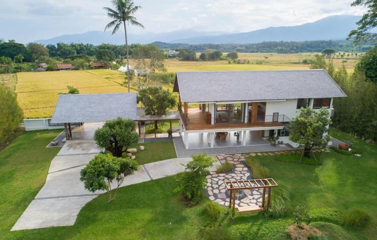 Mẫu nhà vườn đẹp mùa hè