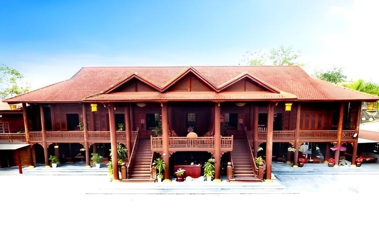 Ngôi nhà sàn gỗ lim lớn nhất Việt Nam ở tỉnh Điện Biên 
