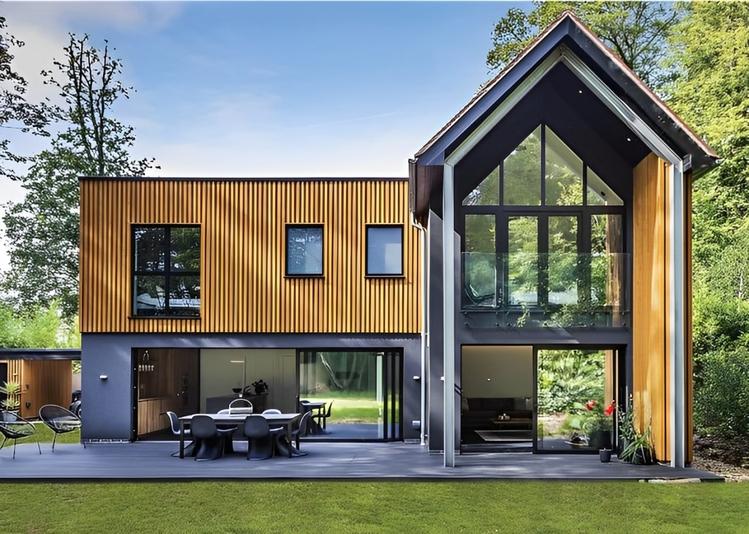 Nhà khung thép được lắp ráp từ các cấu kiện thép sản xuất sẵn tại nhà máy 