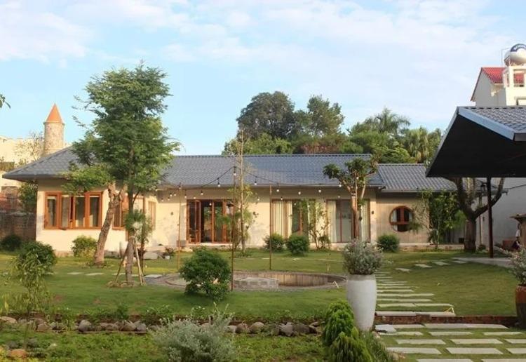 Mẫu nhà lắp ghép 3 phòng ngủ giá 300 triệu với thiết kế mái Nhật đẹp, gần gũi với thiên nhiên