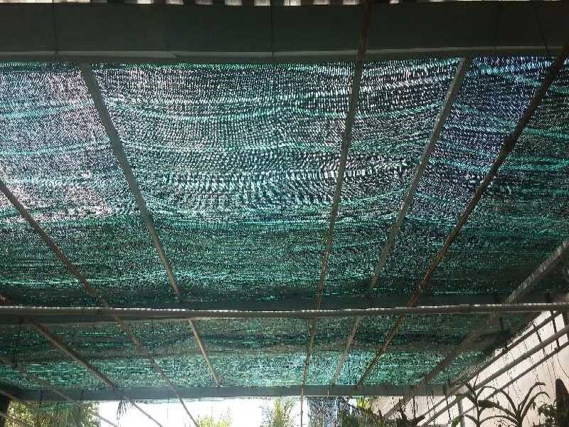 Sử dụng lưới che nắng để chống nóng mái tôn, giúp hạn chế ánh nắng mặt trời rọi vào nhà