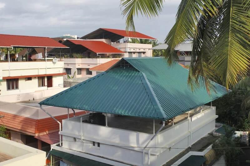 Chống nóng sân thượng bằng cách lắp đặt mái tôn thường không hiệu quả