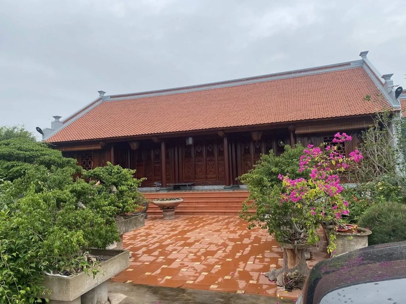 Nhà 3 gian kết hợp sân vườn rộng thoáng, giúp gia đình thoải mái sinh hoạt