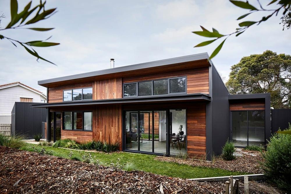 Mẫu nhà tiền chế 1 mái thanh lịch, sang trọng giữa không gian xanh mát