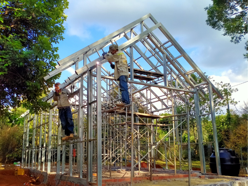 Kết cấu chính của nhà tiền chế 2 mái được làm từ hệ khung thép