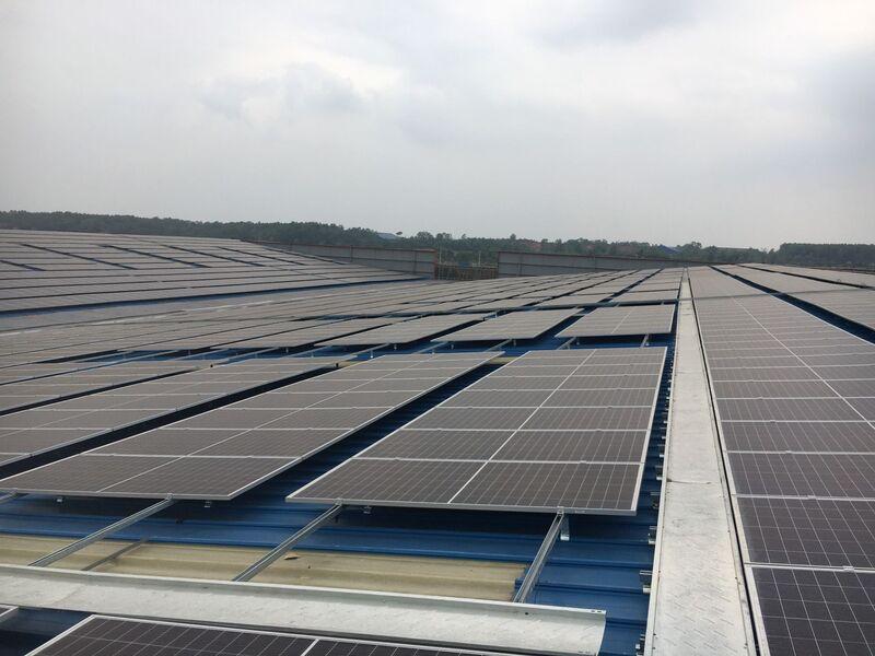 Tấm lợp mái chống nóng tích hợp pin năng lượng mặt trời