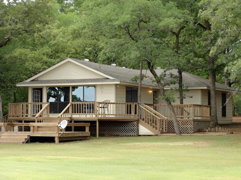 Mẫu nhà gỗ cấp 4 đẹp phong cách Châu Âu đơn giản nhưng cuốn hút