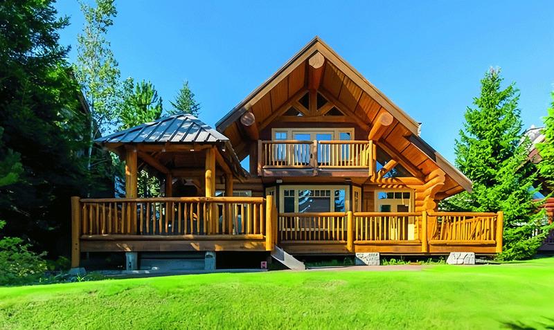 Mẫu nhà gỗ 2 tầng châu Âu đẹp với kiểu dáng mái chữ A đặc trưng