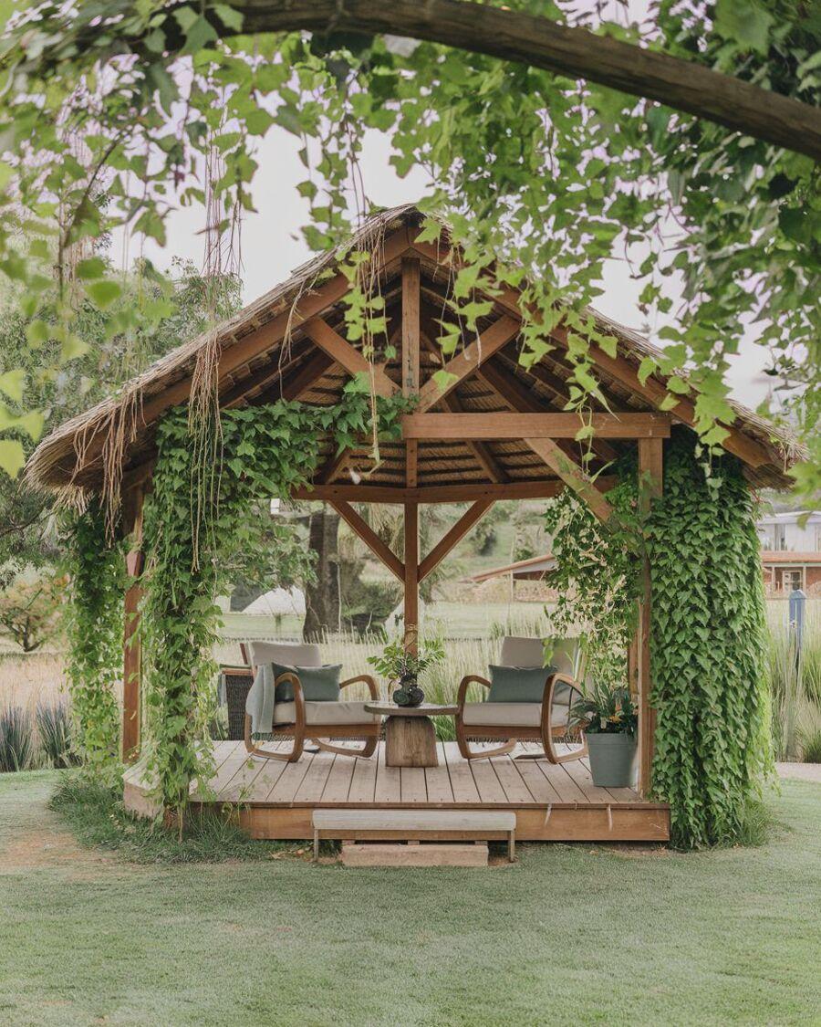 Nhà chòi sân vườn lớn với diện tích hơn 15m2 đẹp, tích hợp nhiều tiện lợi