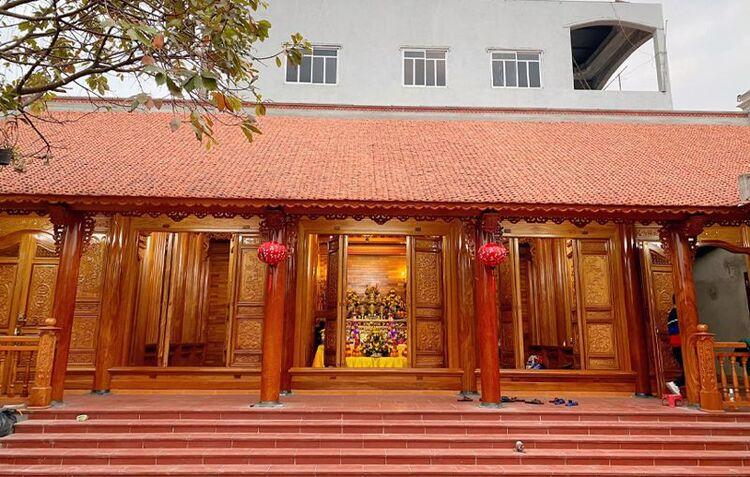 Kiến trúc của mẫu nhà gỗ 3 gian 22 cột không chỉ đẹp mắt mà còn thể hiện đẳng cấp và vị thế của gia đình