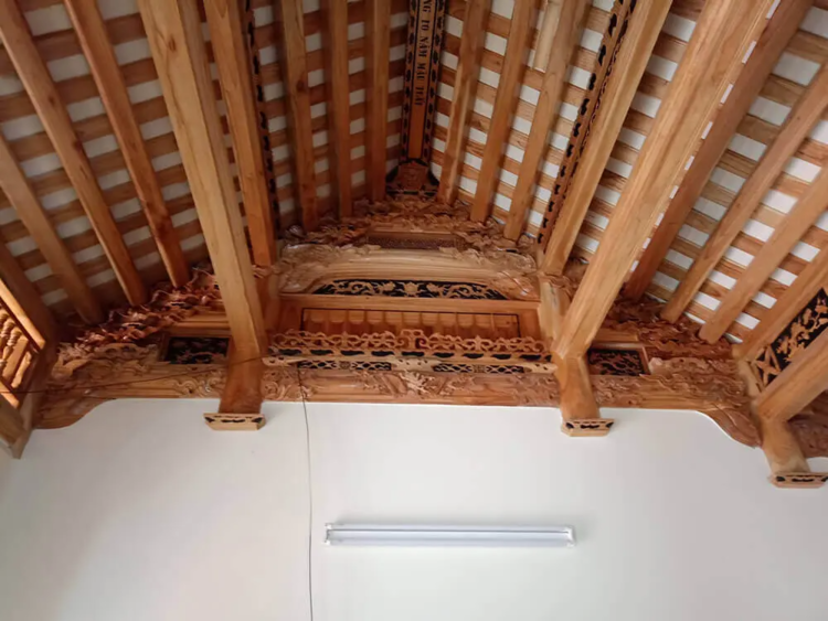 Mẫu nhà gỗ 3 gian trốn cột gác tường giúp tối ưu không gian sử dụng và tạo sự thông thoáng