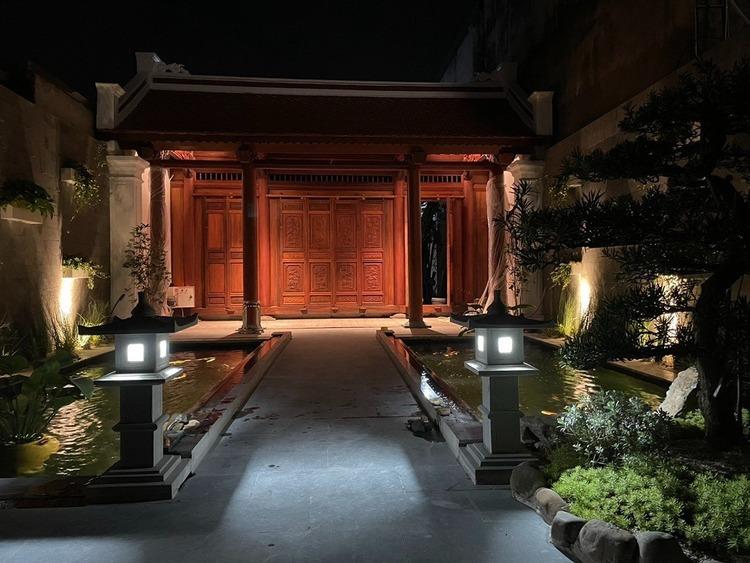 Nhà gỗ 3 gian kết hợp nhà ở tạo sự hài hòa giữa kiến trúc cổ truyền và phong cách sống hiện đại