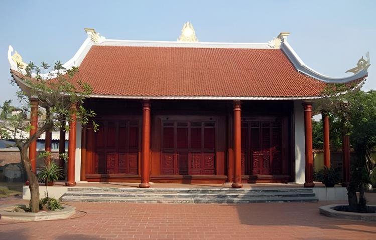 Mẫu nhà gỗ 3 gian 4 mái rộng rãi, bề thế