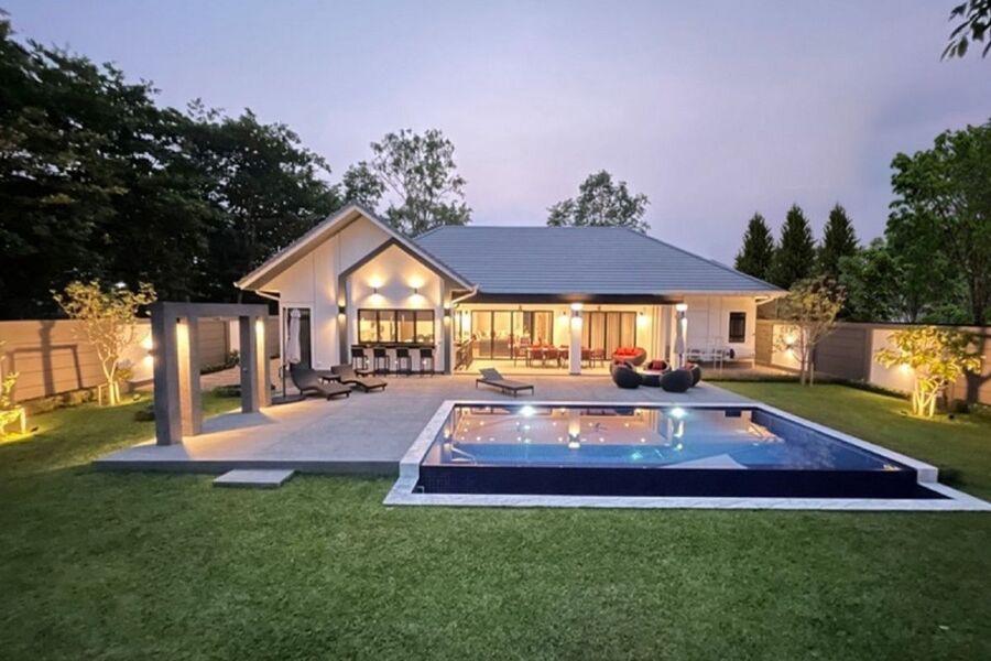 Mẫu nhà mái Thái 1 tầng có bể bơi hiện đại, sang trọng và đẳng cấp