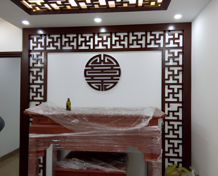Vách ngăn phòng thờ CNC kết hợp chữ mang thông điệp an lành