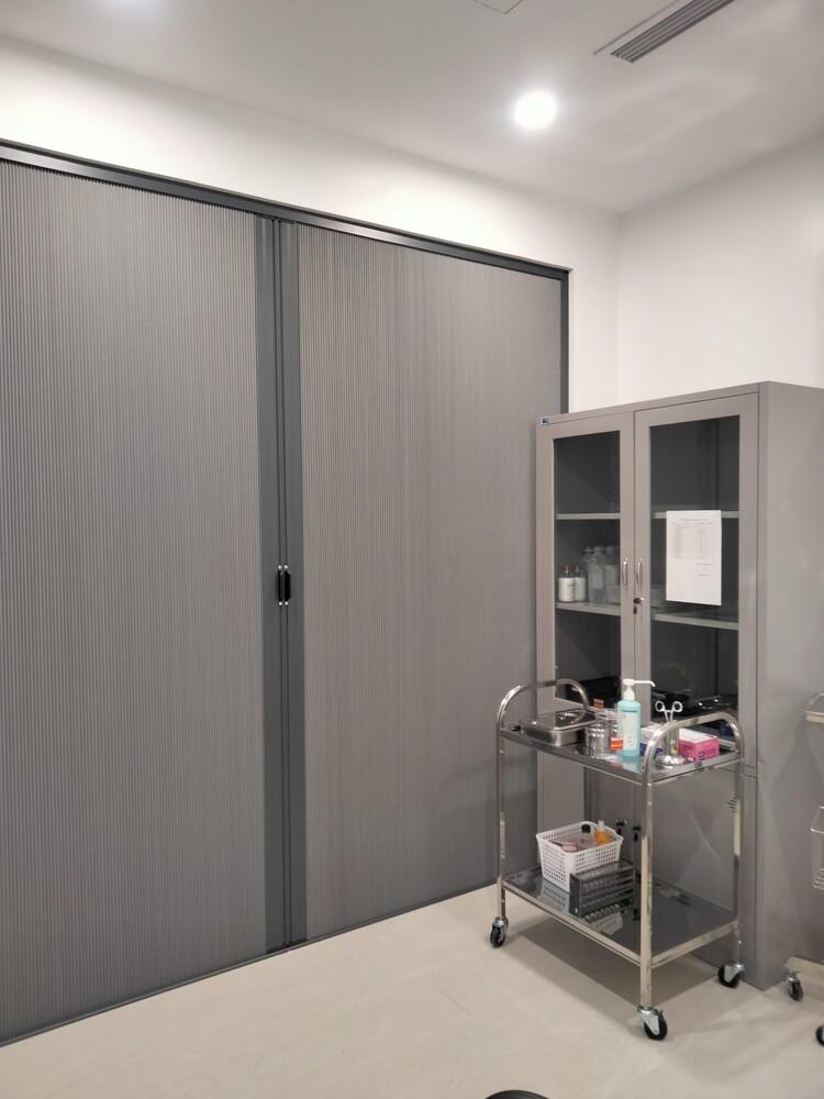 Vách ngăn di động xếp rèm tổ ong mang lại khả năng cách âm và cách nhiệt hiệu quả cho không gian