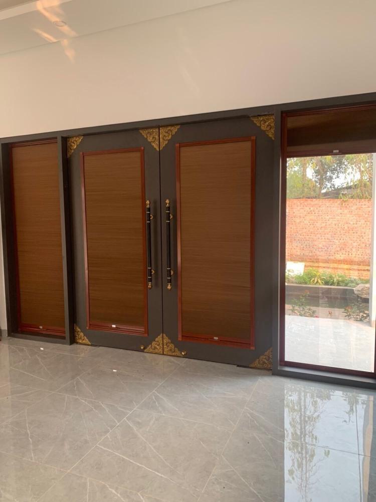 Vách ngăn di động có cửa giúp phân chia không gian tiện lợi mà vẫn đảm bảo sự di chuyển dễ dàng