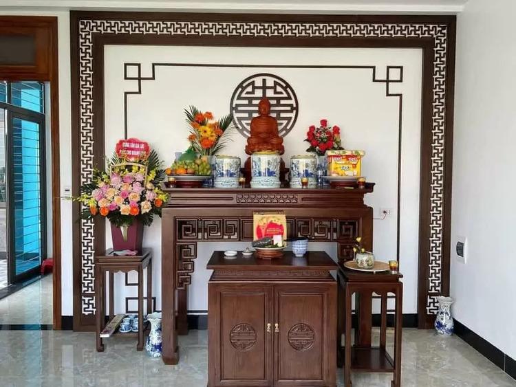 Vách ngăn phòng thờ đơn giản hiện đại cho nhà phố