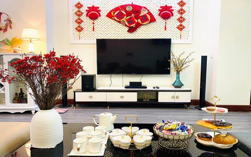 Trang trí Tết cổ truyền Việt Nam với bộ ấm trà phòng khách