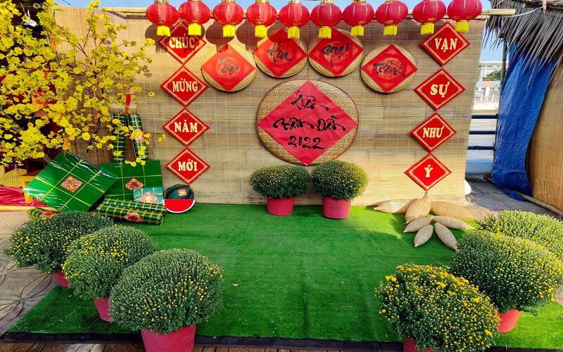 Mẫu trang trí Tết cổ truyền Việt Nam độc đáo với mành tre