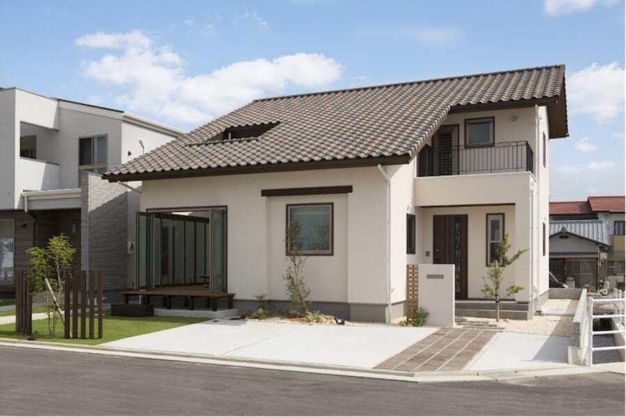 Mẫu mặt tiền nhà gác lửng 5m cân đối, bắt mắt (Nguồn: Internet)