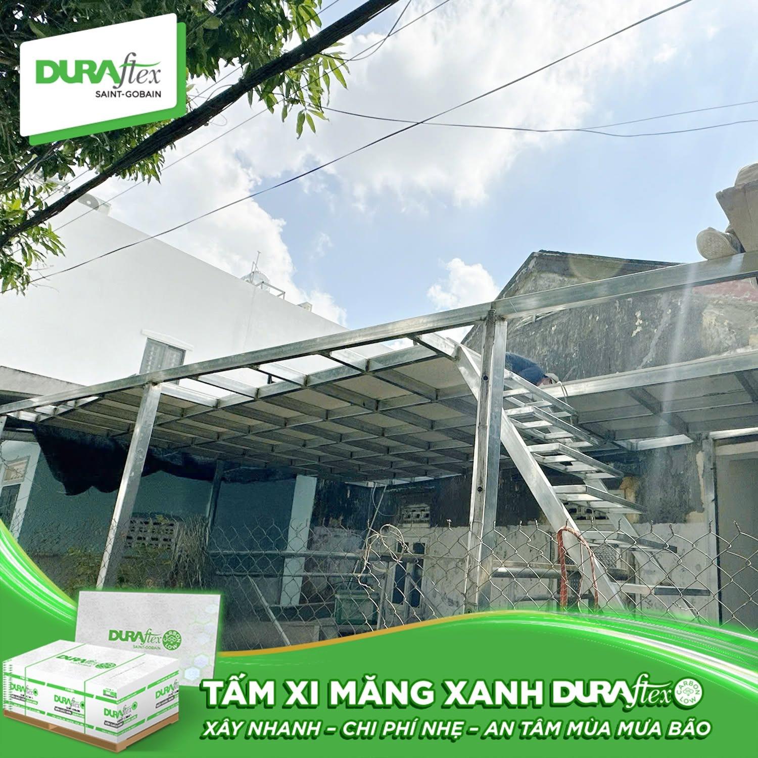 Thi công lắp dựng hệ khung thép và lợp mái tôn tạo không gian che mưa nắng