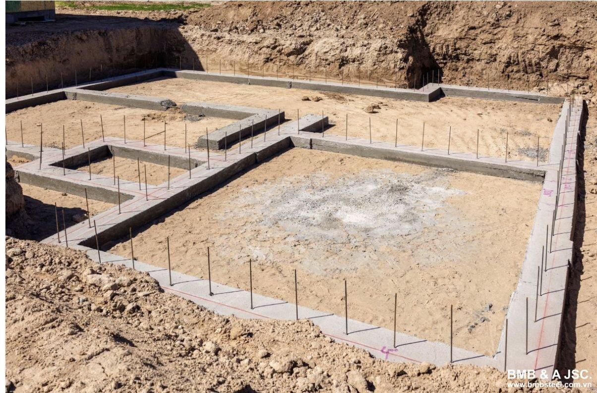 Móng băng chạy thành dải liên tục giúp hạn chế sụt lún không đều, được ứng dụng phổ biến trong xây dựng nhà phố (Nguồn: Internet)