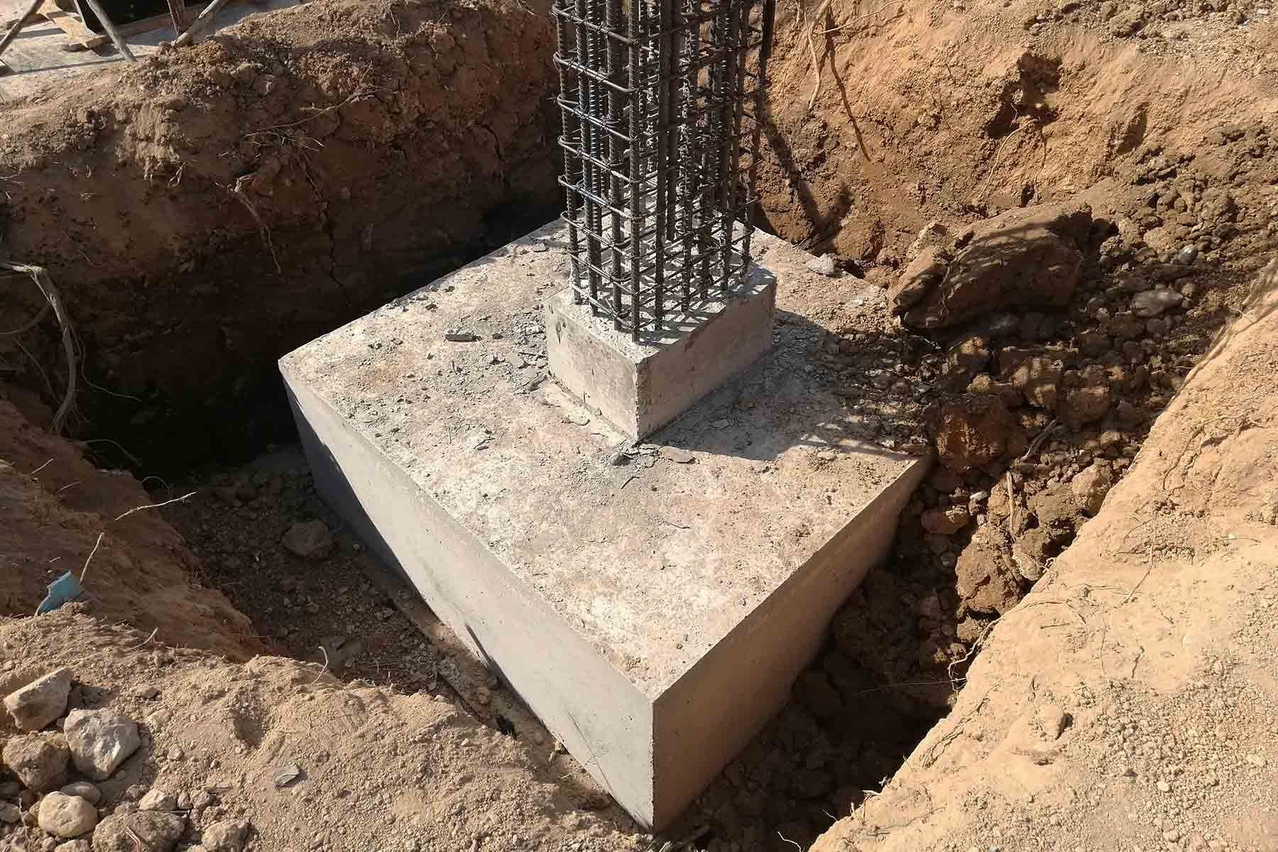 Kích thước móng đơn nhà 2 tầng được xác định dựa trên kết quả khảo sát địa chất, tải trọng nhà và điều kiện thi công (Nguồn: Internet)