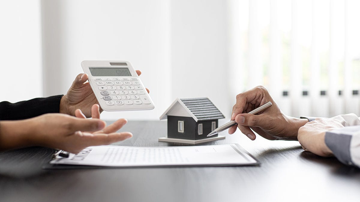 Gia chủ nên dự phòng thêm 10 - 15% chi phí phát sinh trong quá trình thi công móng đơn nhà 2 tầng (Nguồn: Internet)