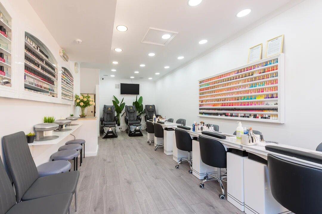 Thiết kế tiệm nail hiện đại trong nhà ống 1 tầng (Nguồn: Internet)