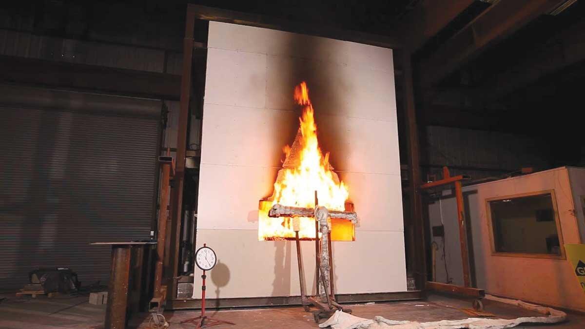 Tấm chống cháy được thiết kế để làm chậm quá trình cháy lan khi xảy ra hỏa hoạn (Nguồn: Internet)