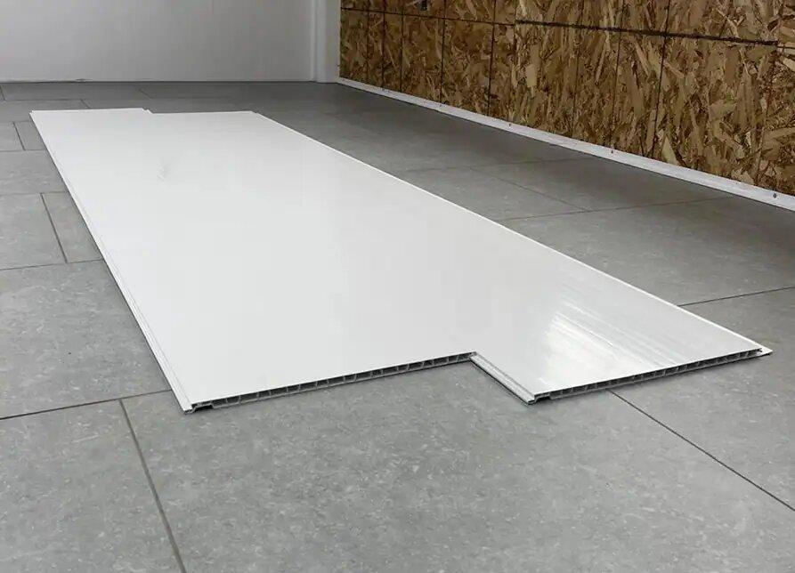 Tấm nhựa ghép nối PVC có trọng lượng nhẹ, dễ lắp đặt (Nguồn: Internet)