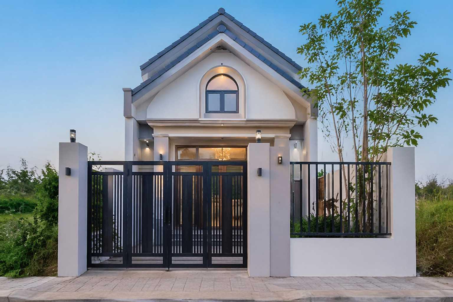 Mẫu nhà cấp 4 có gác lửng mái Thái sở hữu mặt tiền cao ráo và hệ mái dốc nổi bật (Nguồn: Internet)